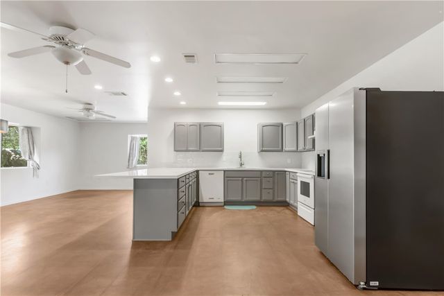 1004 22 Hills Rd, Gause, TX 77857