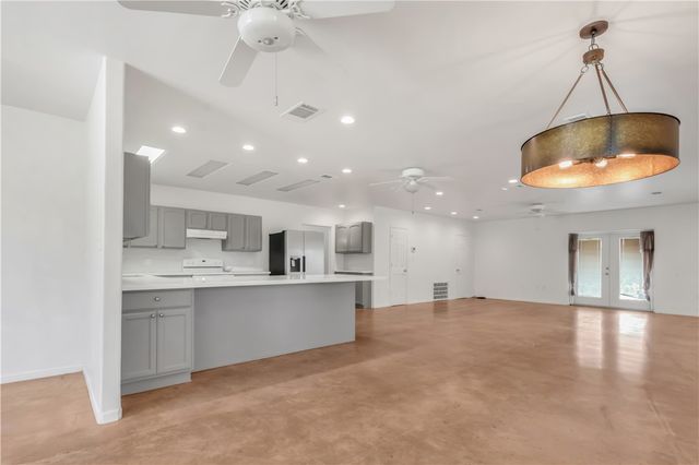 1004 22 Hills Rd, Gause, TX 77857