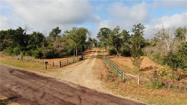 1004 22 Hills Rd, Gause, TX 77857