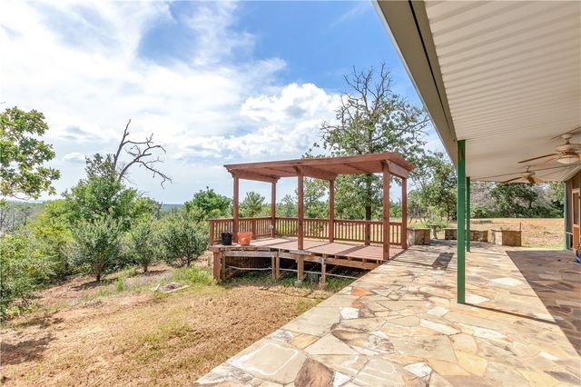 1004 22 Hills Rd, Gause, TX 77857