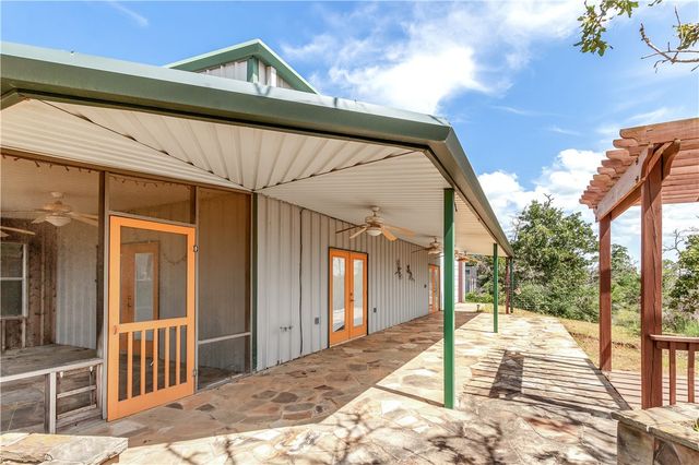 1004 22 Hills Rd, Gause, TX 77857