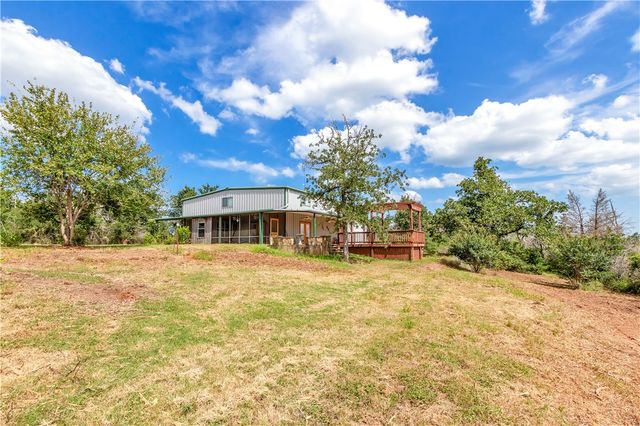 1004 22 Hills Rd, Gause, TX 77857