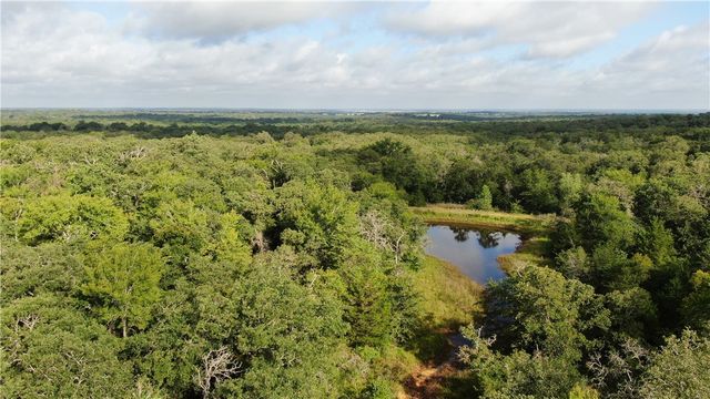 1004 22 Hills Rd, Gause, TX 77857