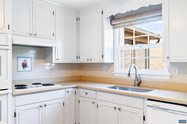 631 MONTEI DR, Earlysville, VA 22936