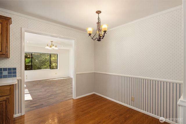 20820 Hillcrest Place, Edmonds, WA 98026