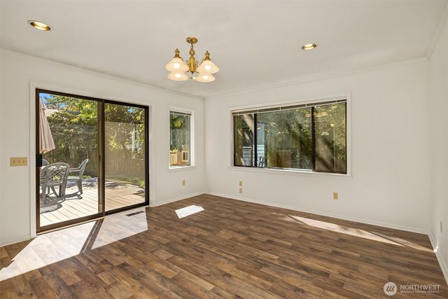 20820 Hillcrest Place, Edmonds, WA 98026