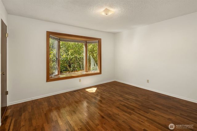 20820 Hillcrest Place, Edmonds, WA 98026