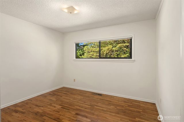 20820 Hillcrest Place, Edmonds, WA 98026