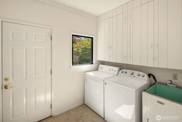 20820 Hillcrest Place, Edmonds, WA 98026