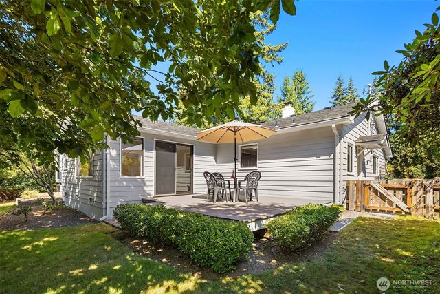 20820 Hillcrest Place, Edmonds, WA 98026