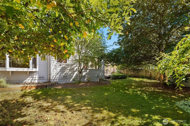20820 Hillcrest Place, Edmonds, WA 98026