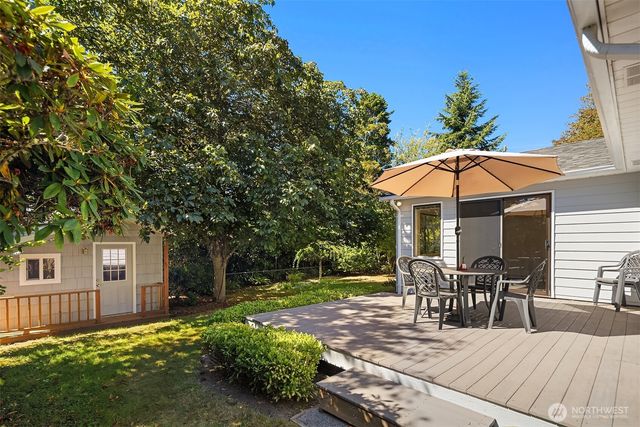 20820 Hillcrest Place, Edmonds, WA 98026