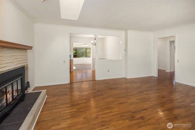 20820 Hillcrest Place, Edmonds, WA 98026