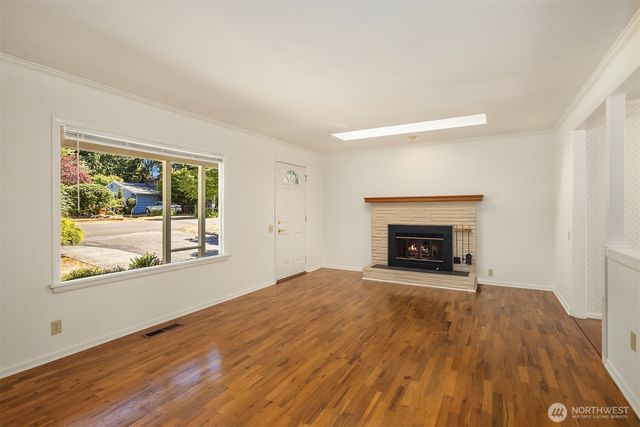 20820 Hillcrest Place, Edmonds, WA 98026