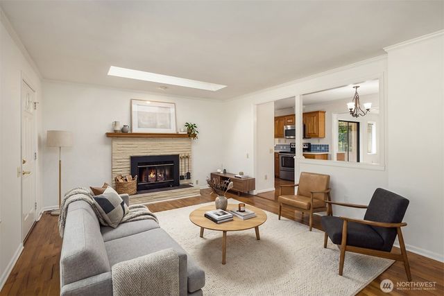 20820 Hillcrest Place, Edmonds, WA 98026