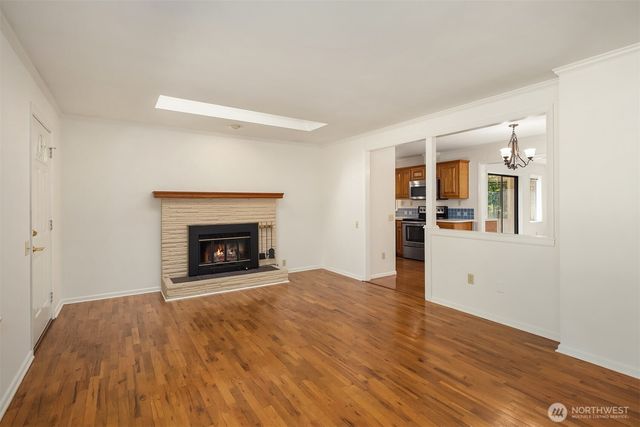 20820 Hillcrest Place, Edmonds, WA 98026