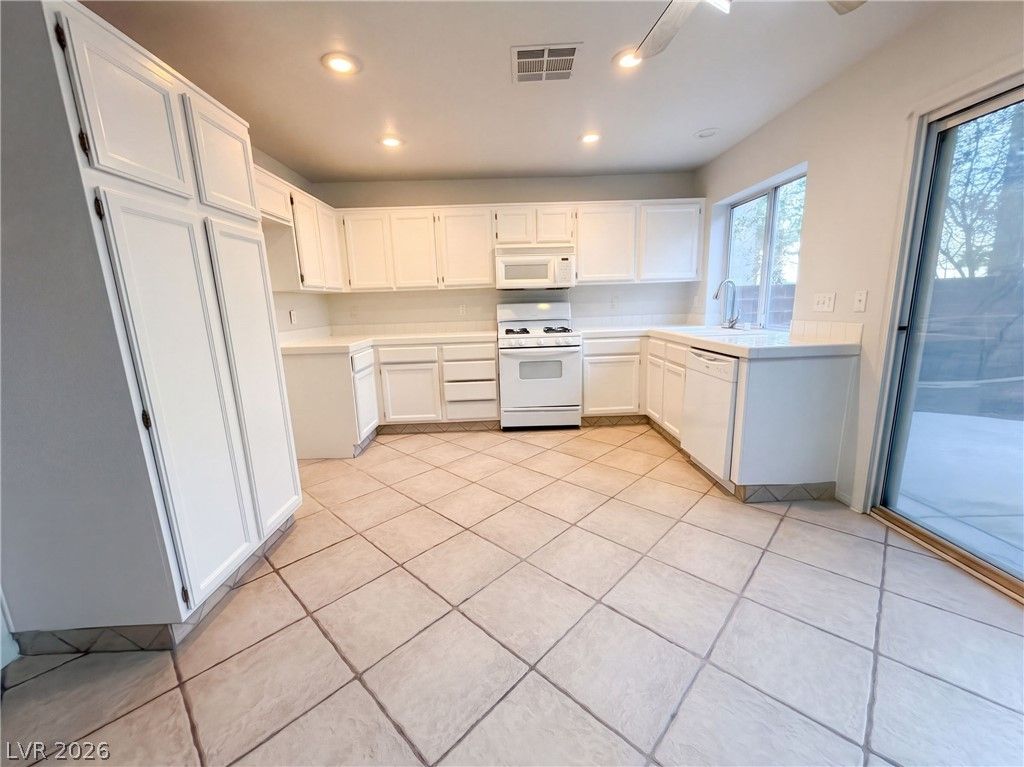 1008 Windhook Street, Las Vegas, NV 89144 — photo 2