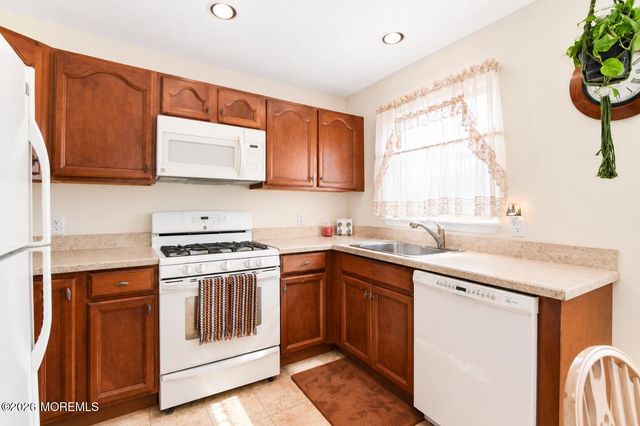 65 Longman Street, Toms River, NJ 08753