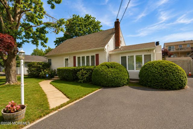 65 Longman Street, Toms River, NJ 08753