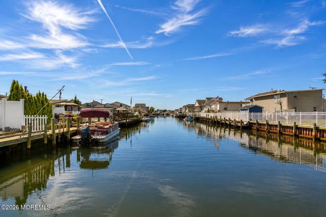 65 Longman Street, Toms River, NJ 08753