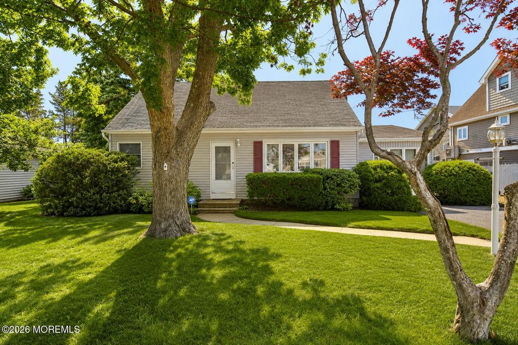 65 Longman Street, Toms River, NJ 08753