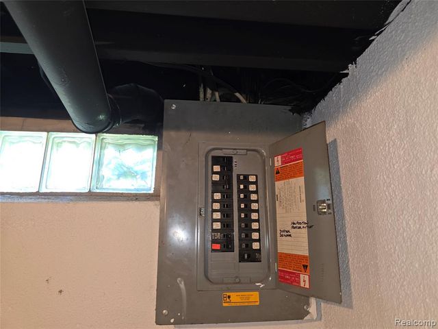 15795 Taft Street, Romulus, MI 48174