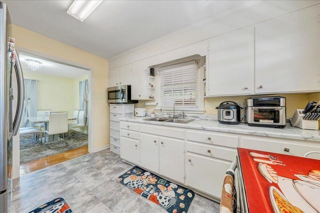 1126 Vivian AVE, Roanoke, VA 24019