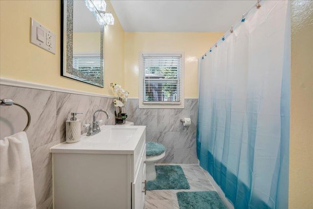 1126 Vivian AVE, Roanoke, VA 24019