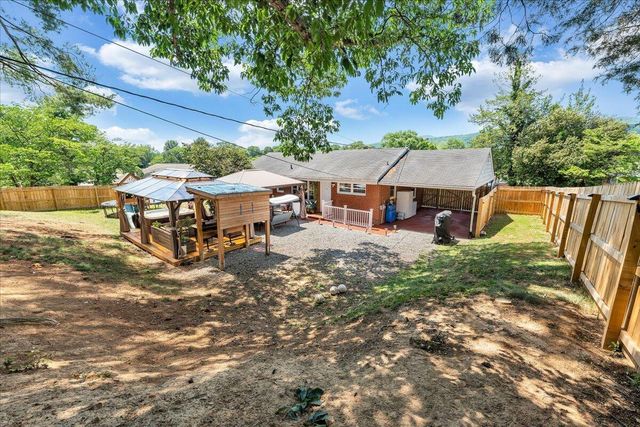 1126 Vivian AVE, Roanoke, VA 24019