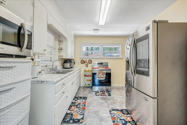 1126 Vivian AVE, Roanoke, VA 24019