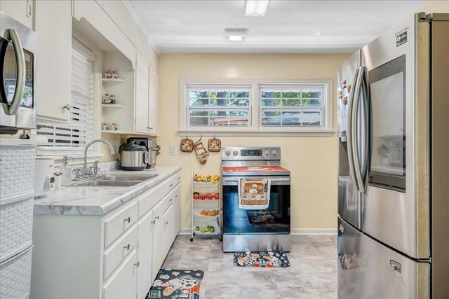 1126 Vivian AVE, Roanoke, VA 24019