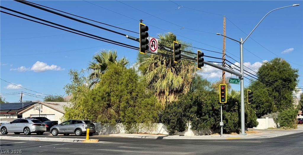 4624 East Desert Inn Road, Las Vegas, NV 89121 — photo 4