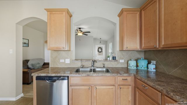 734 Wolfeton Way, New Braunfels, TX 78130