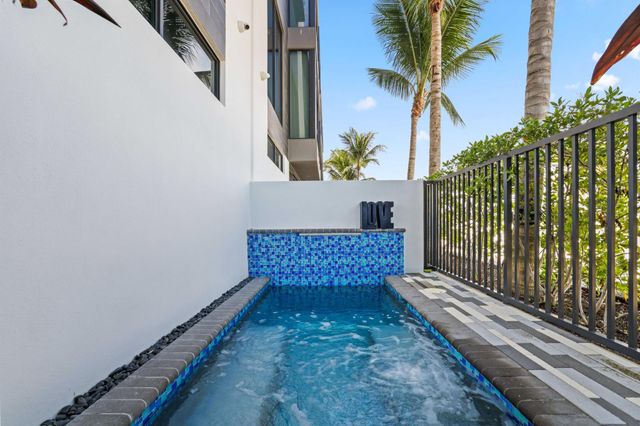 11501 Old Ocean Boulevard, Ocean Ridge, FL 33435