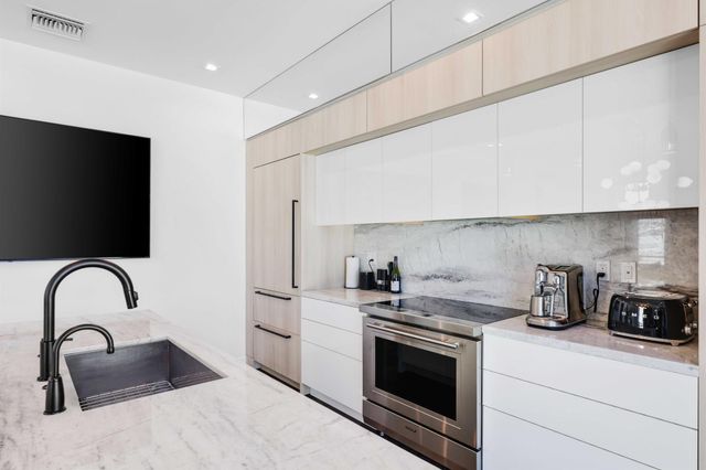 11501 Old Ocean Boulevard, Ocean Ridge, FL 33435