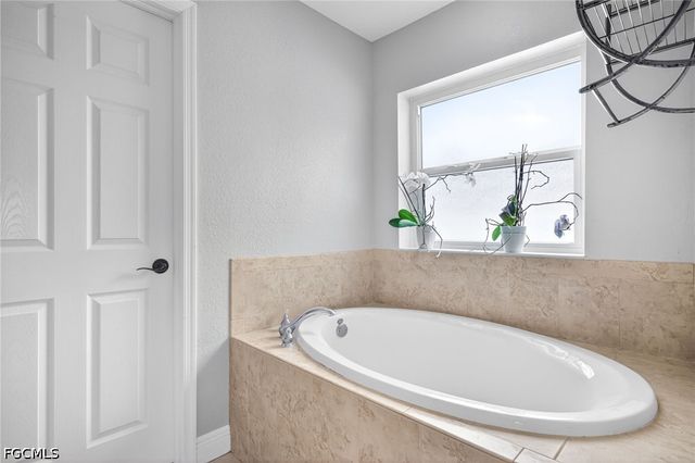 1417 NW 16th PL, Cape Coral, FL 33993