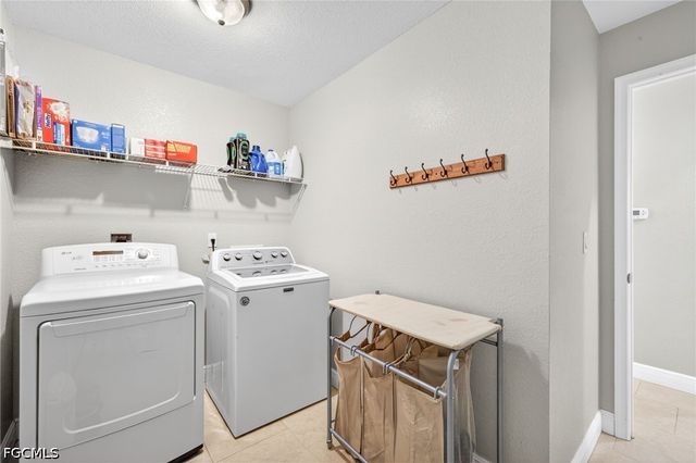 1417 NW 16th PL, Cape Coral, FL 33993