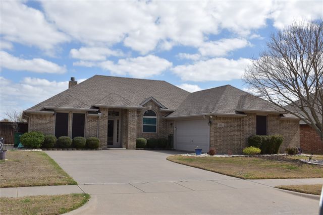 102 Monarch Court, Waxahachie, TX 75165