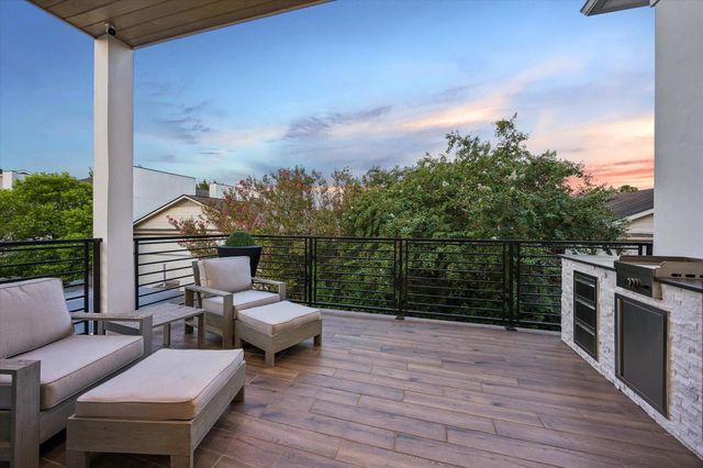 2215 Driscoll Street, Houston, TX 77019
