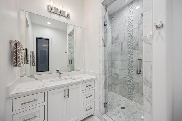 2215 Driscoll Street, Houston, TX 77019