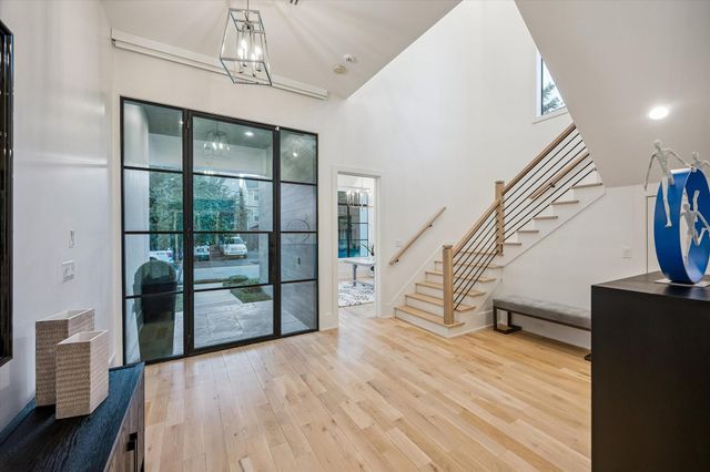 2215 Driscoll Street, Houston, TX 77019