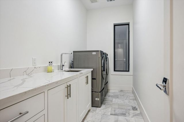 2215 Driscoll Street, Houston, TX 77019