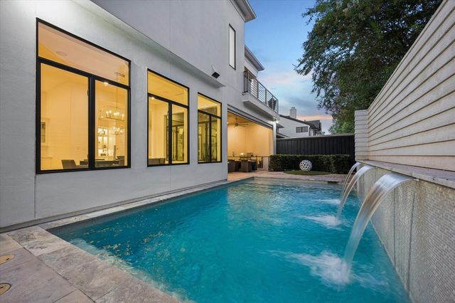 2215 Driscoll Street, Houston, TX 77019