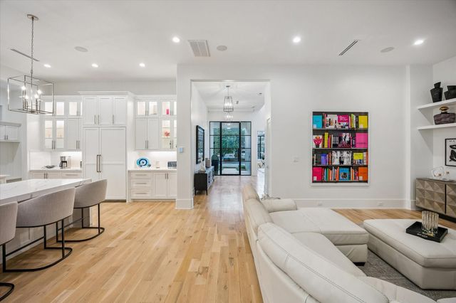 2215 Driscoll Street, Houston, TX 77019