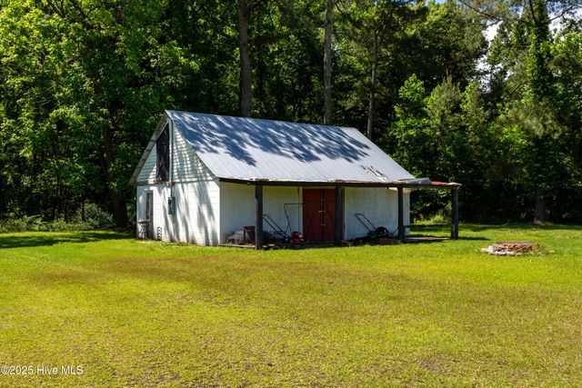 4173 Middle Road, Trenton, NC 28585