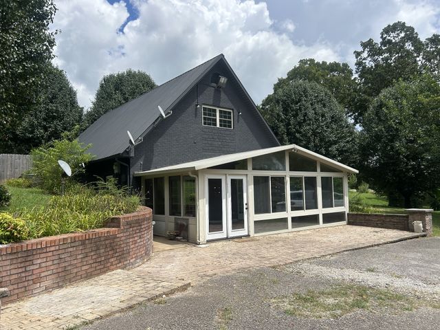 2449 Buffalo Rd, Lawrenceburg, TN 38464