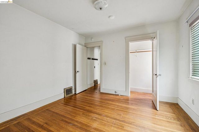 5621 Roberts Ave, Oakland, CA 94605