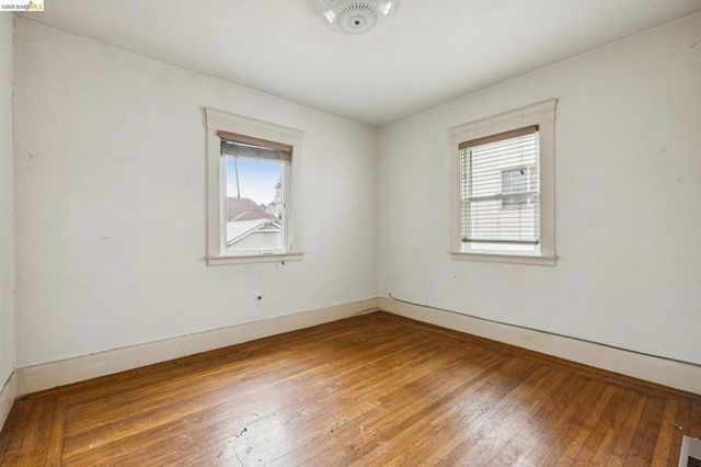 5621 Roberts Ave, Oakland, CA 94605