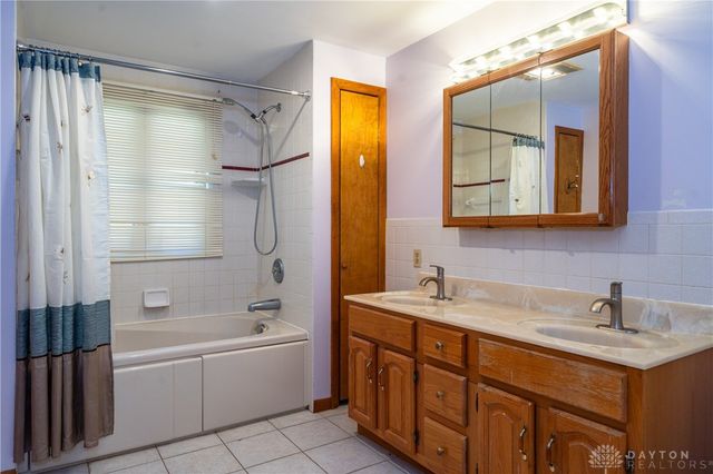 5095 Wheaton Street, Centerville, OH 45429