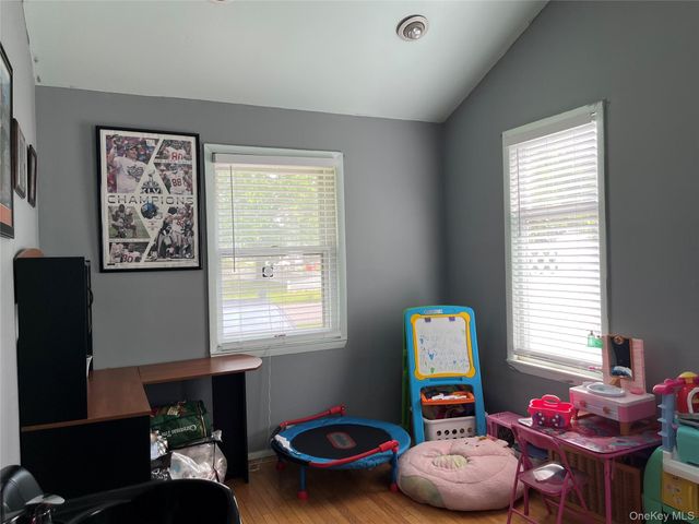7 Squires Avenue, Port Jefferson Station, NY 11776
